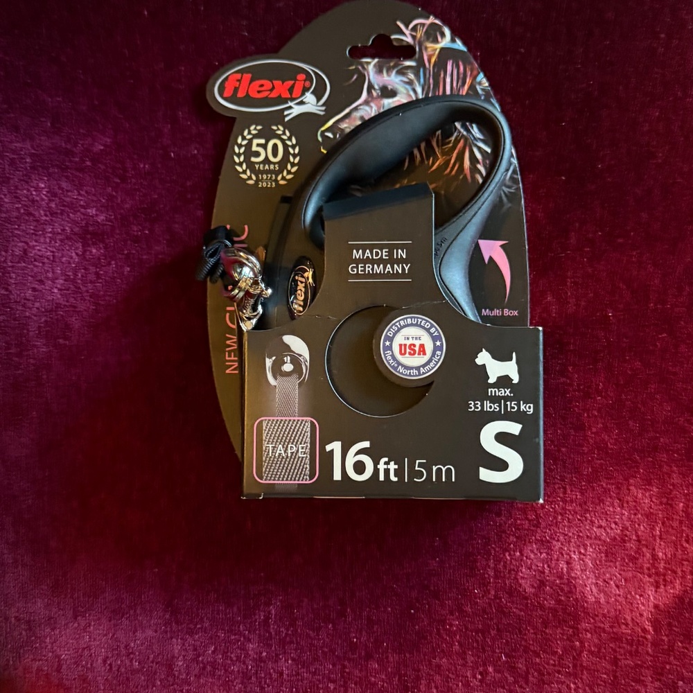 NWT flexi retractable dog leash
